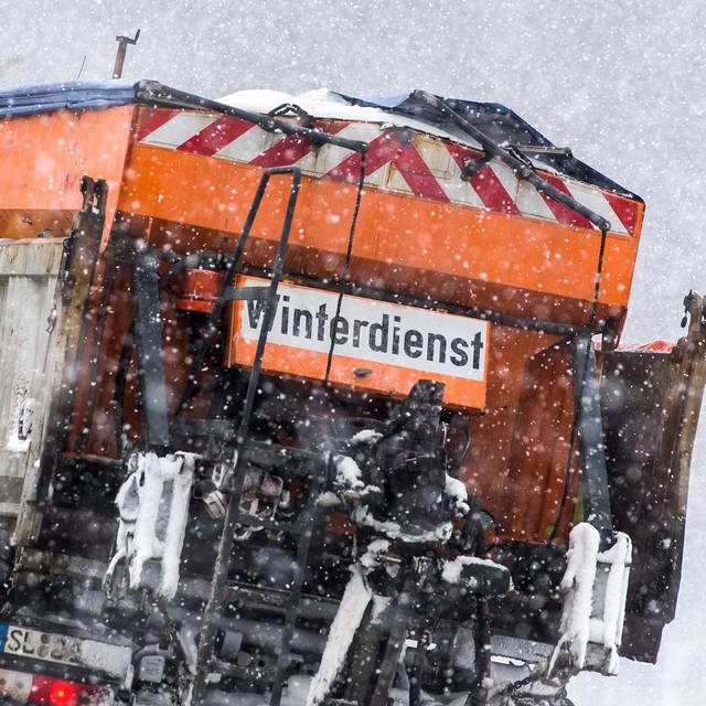 Der Winterdienst sorgt für geräumte Straßen (Symbolbild).