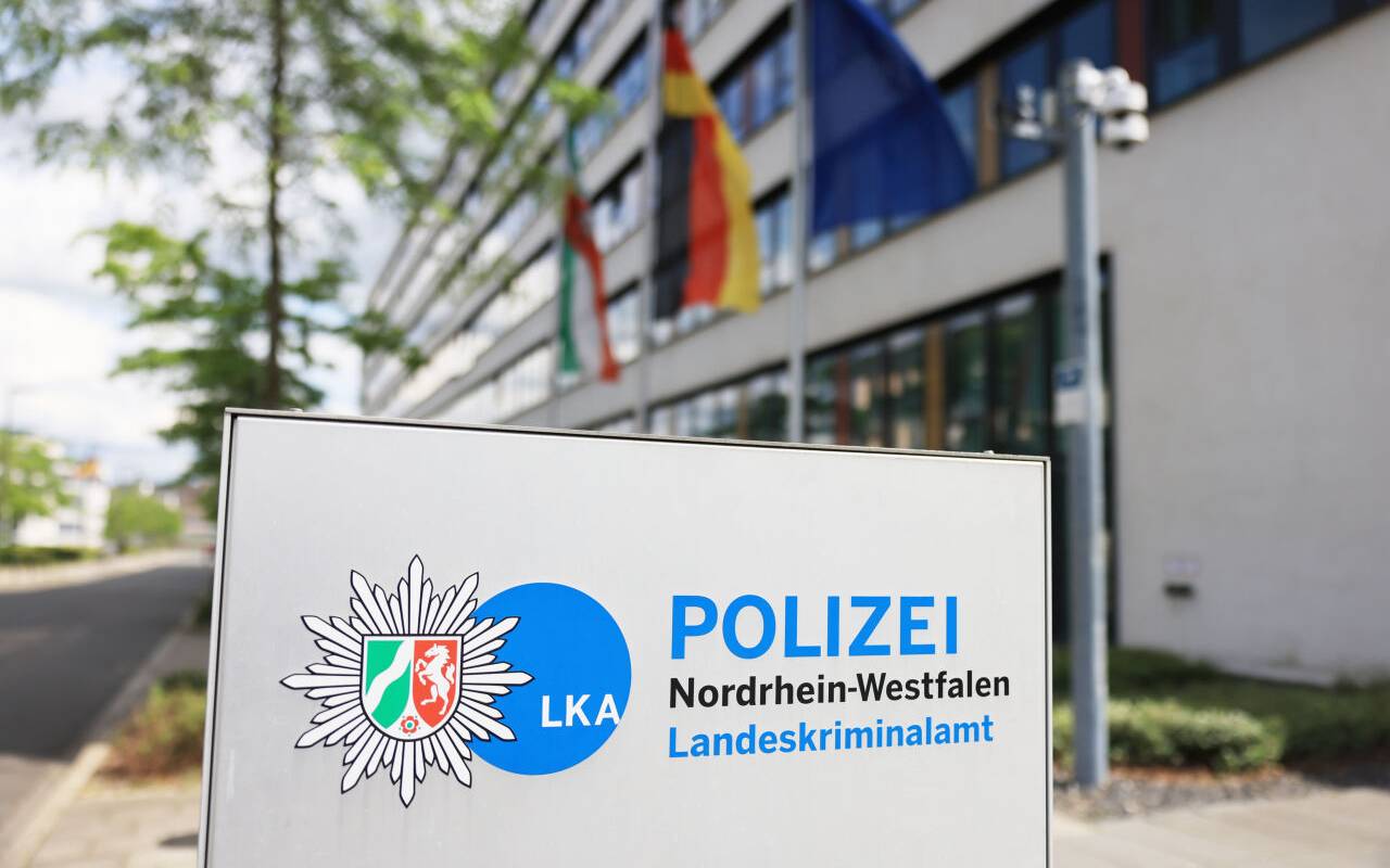 Ein Schild des LKA NRW vor dem zuständigen Gebäude