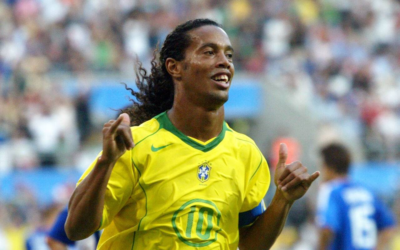 Ronaldinho feiert einen Treffer gegen Japan im Jahr 2005