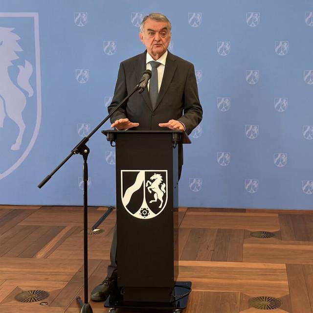 Der nordrhein-westfälische Innnenminister Herbert Reul (CDU) bei einer Pressekonferenz