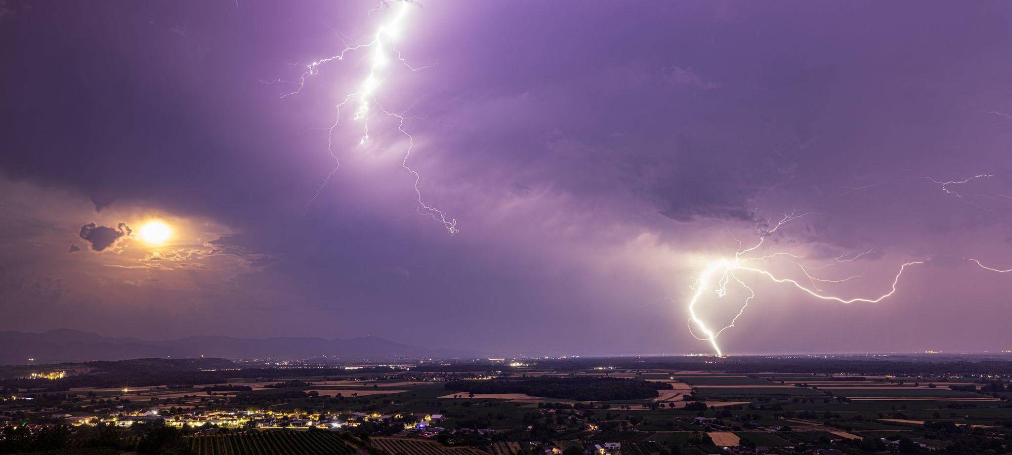 Gewitter über der Rheinebene