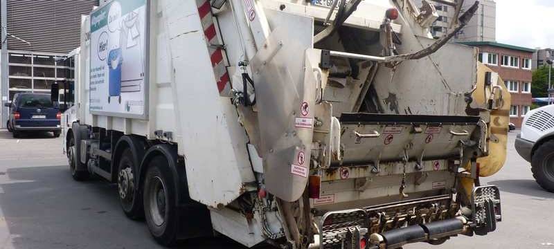 Das Heck eines Müllwagens von den Gelsendiensten in Buer.