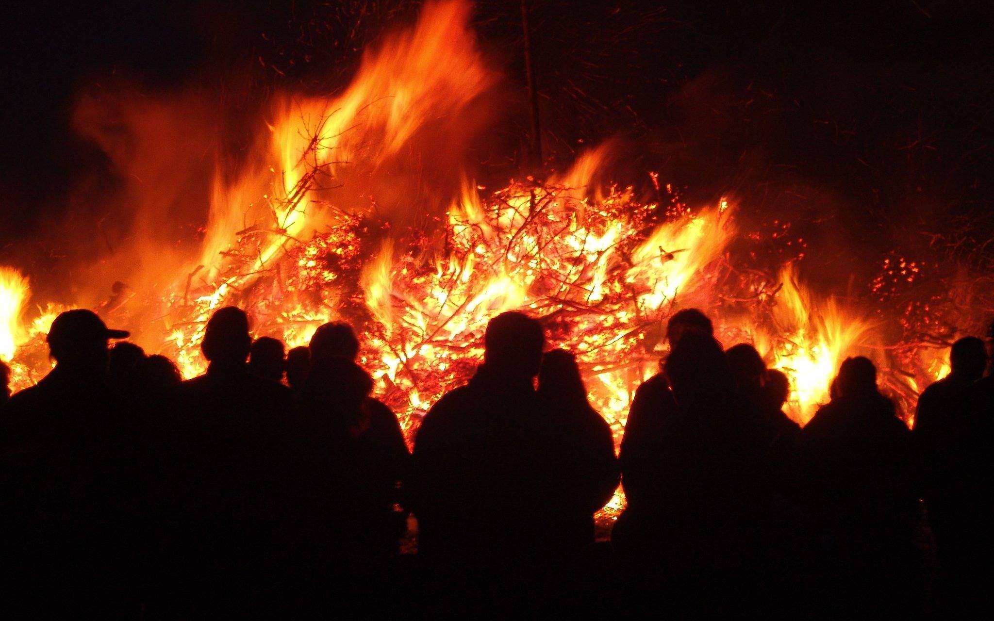 Osterfeuer in Mülheim