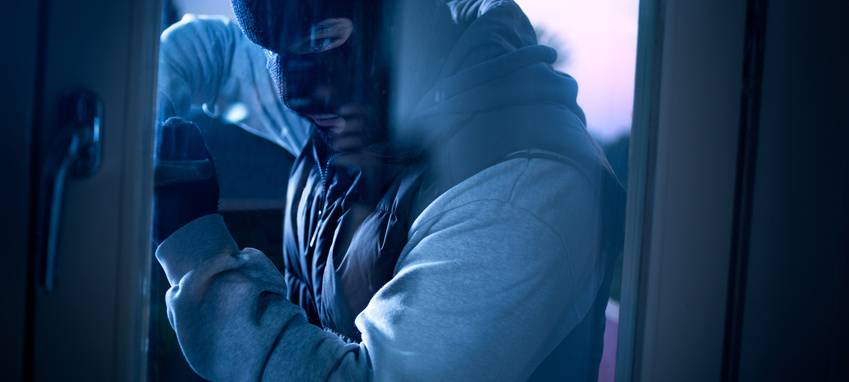 Maskierte klauen Tresor in Saarn