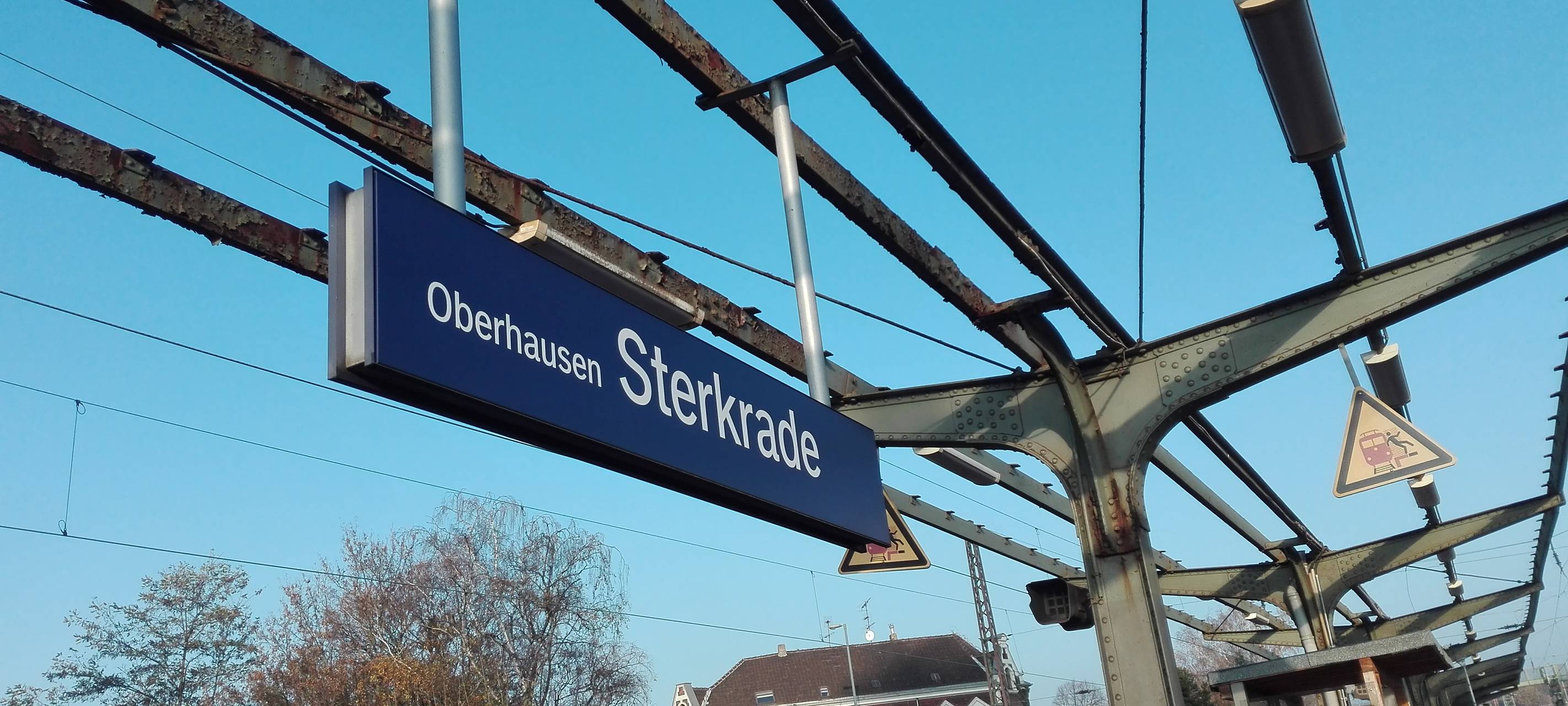 Sterkrader Bahnhof, Schild, ohne Dach