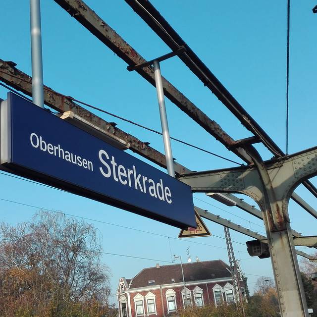 Sterkrader Bahnhof, Schild, ohne Dach