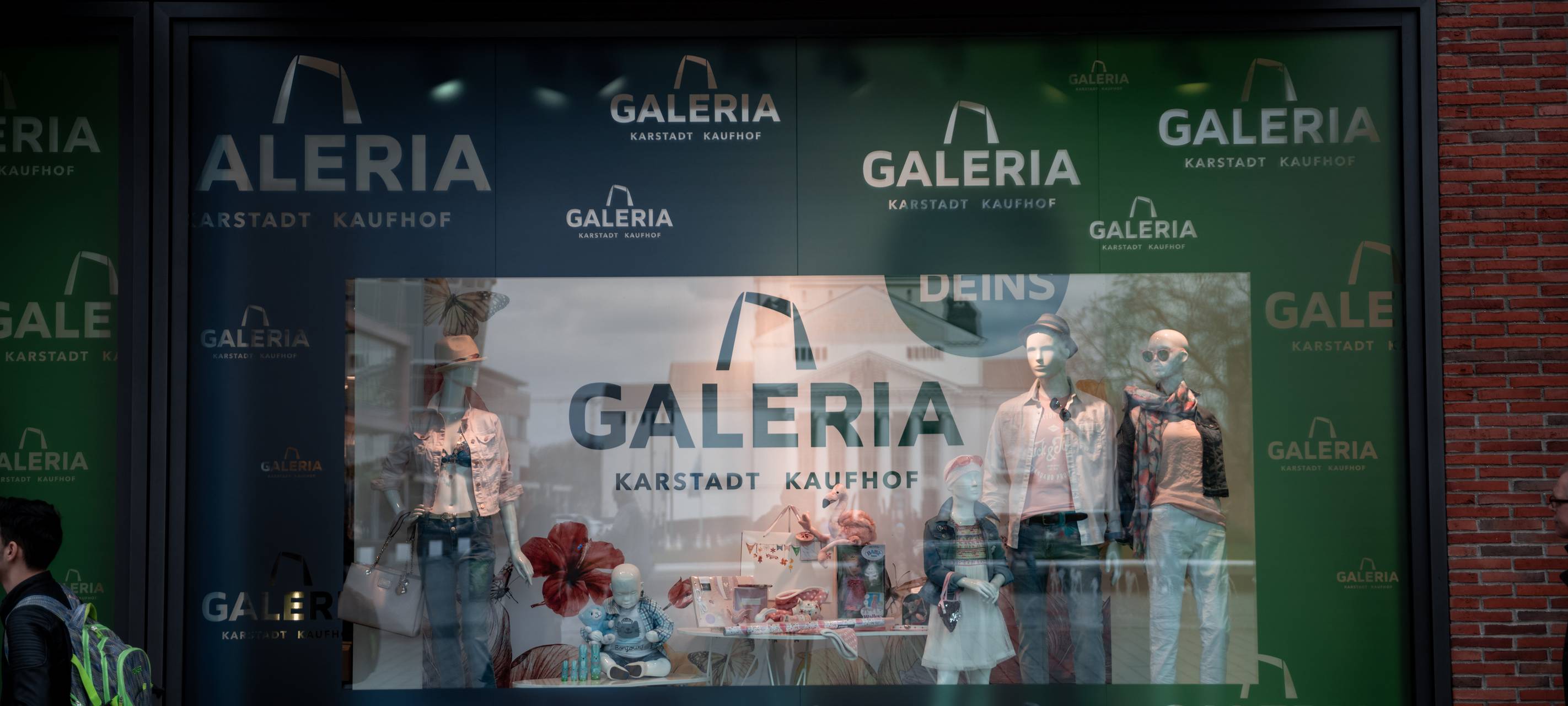 Karstadt Arkaden im RRZ bleiben