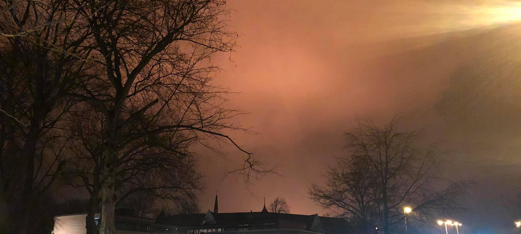 Roter Himmel sorgte für zahlreiche Notrufe