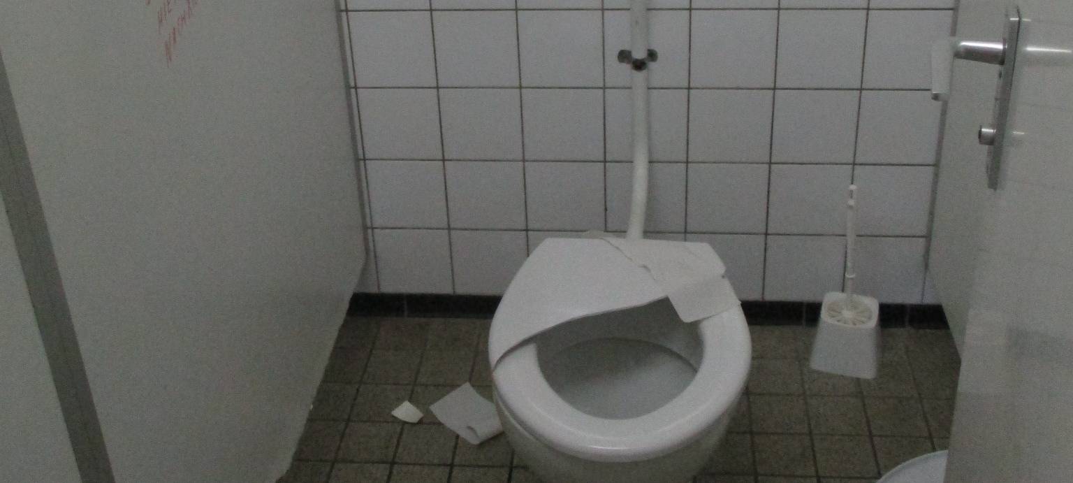 Toiletten auf Friedhof in Heißen zerstört