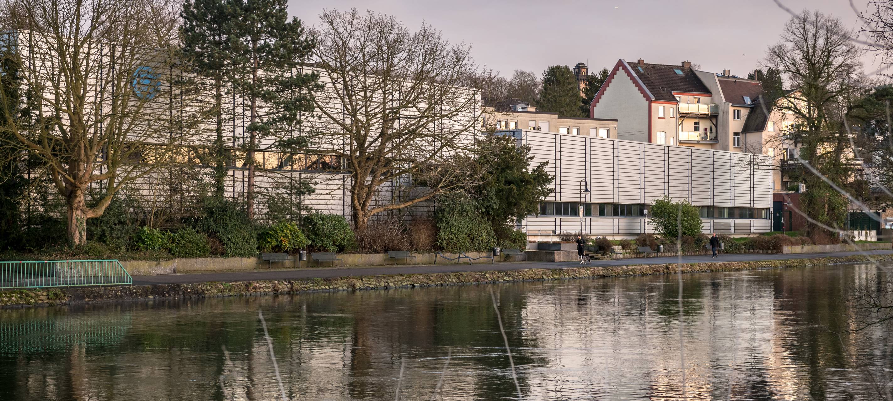 Fußgänger retten Seniorin aus der Ruhr