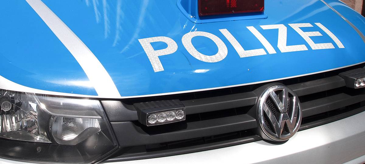 Autofahrer kracht in Stromkasten