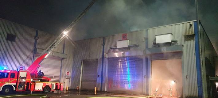 750 Kubikmeter Hausmüll in Flammen