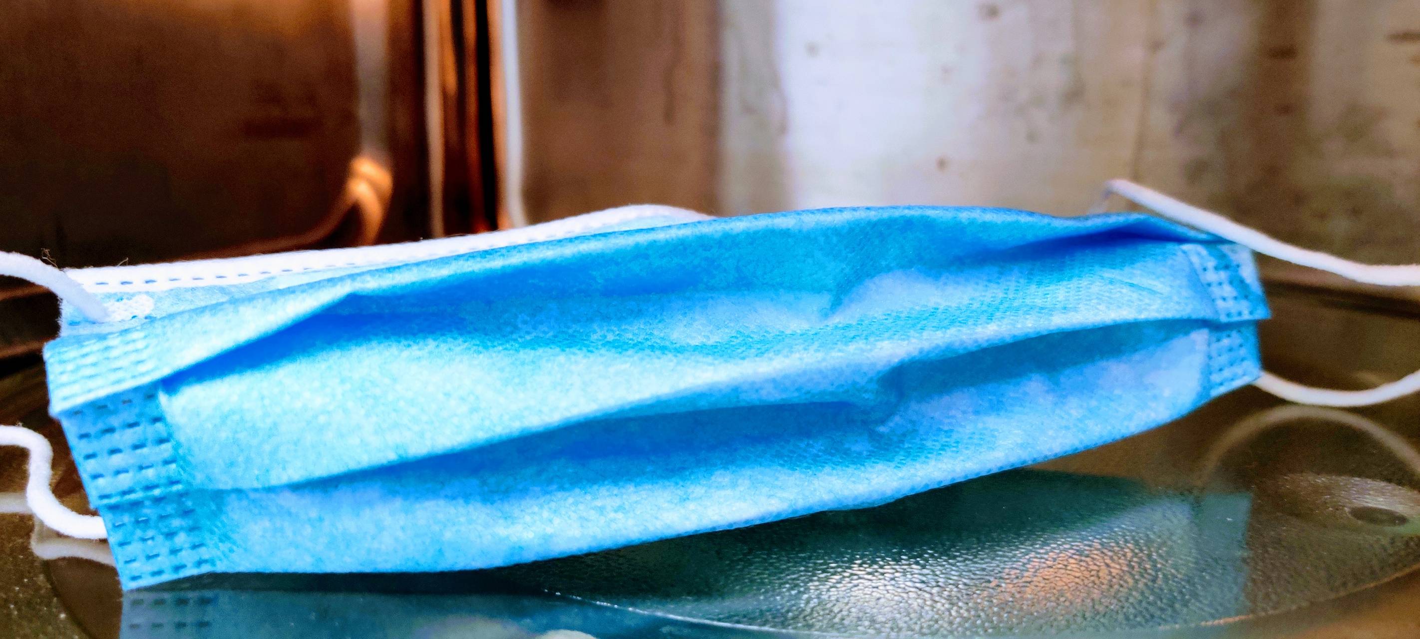 Masken mit Drahtbügel nicht in die Mikrowelle