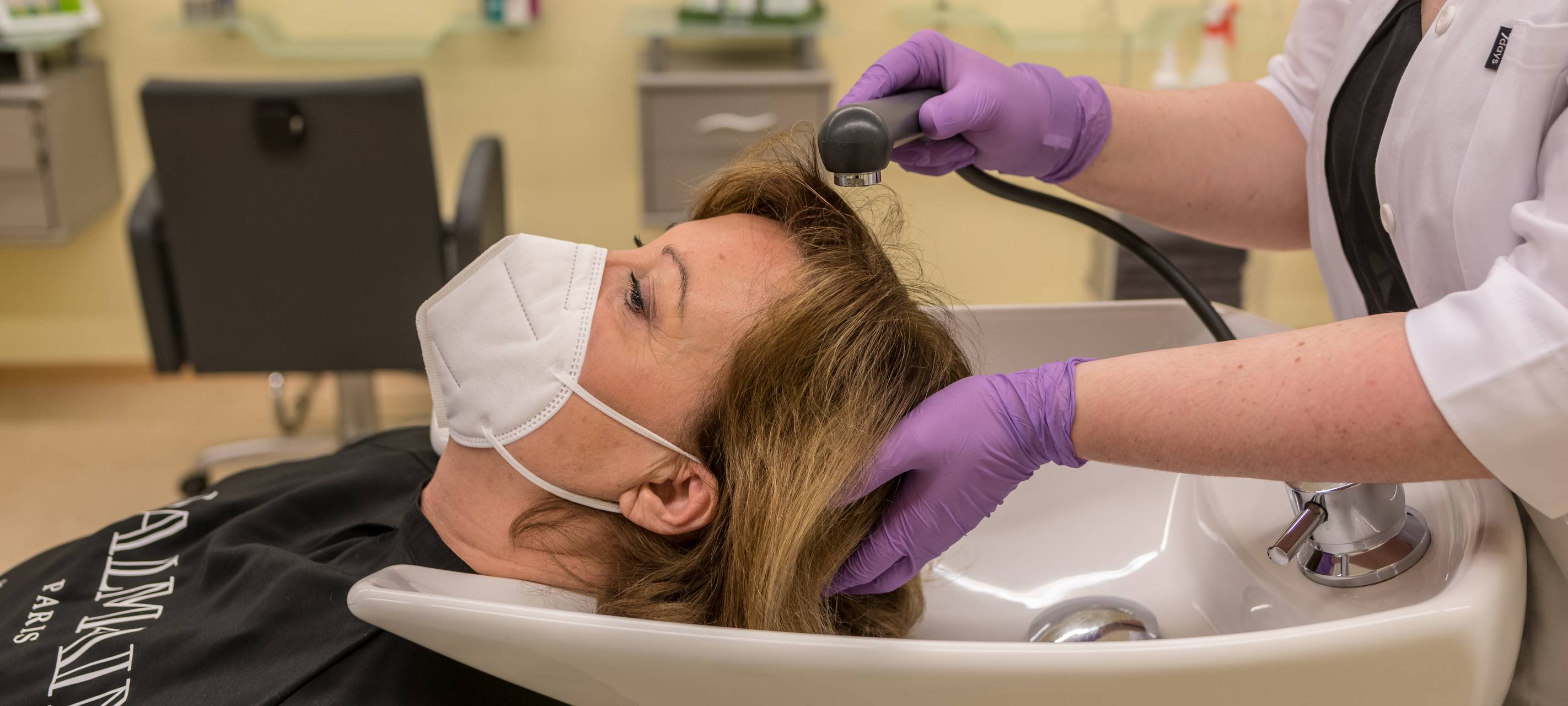 Friseure halten sich meist an Auflagen