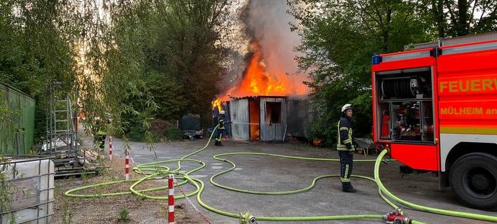 Container in Flammen aufgegangen