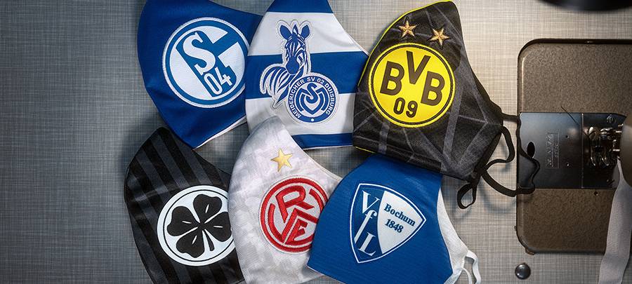 Versteigerung: Masken aus echten Fußballtrikots