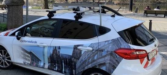 Spezialautos fotografieren die Straßen