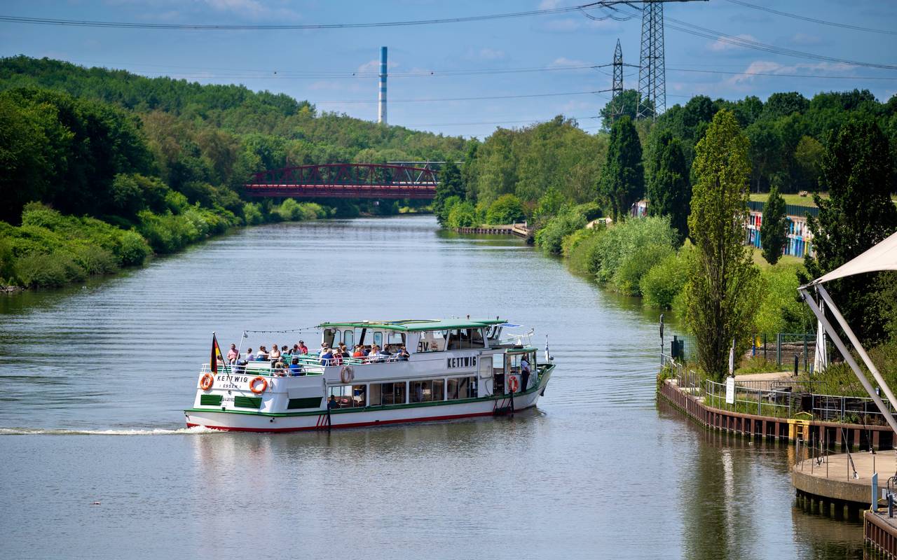 Sommerhochzeit Location In Koln Mit Fantastischem Aussenbereich In 2020 Hochzeitsfotograf Sommerhochzeit Hochzeit
