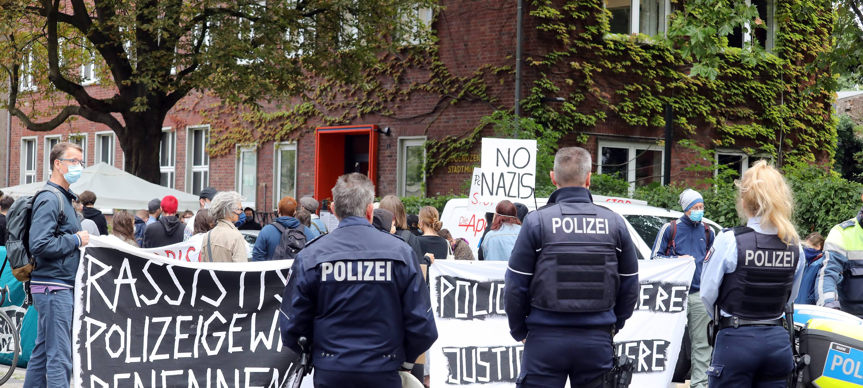 Proteste rund um Gerichtsverhandlung