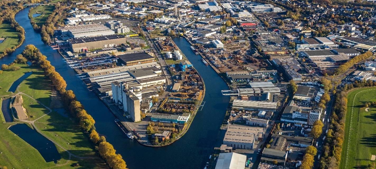 IG Metall besucht Mitarbeiter im Hafen