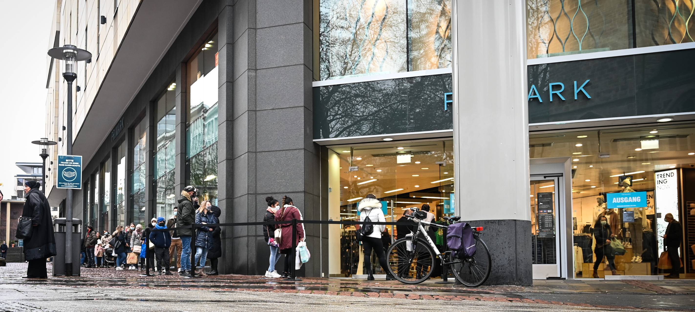 Sprinkleranlage setzt Modehaus unter Wasser