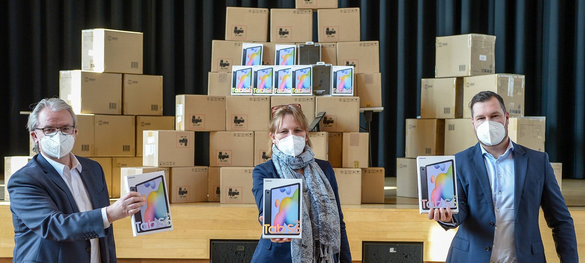 Erste Tablets übergeben