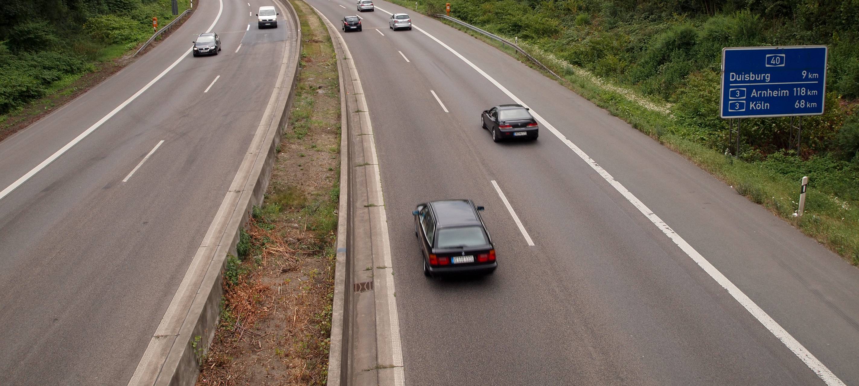 Fahrstreifen auf A40 gesperrt