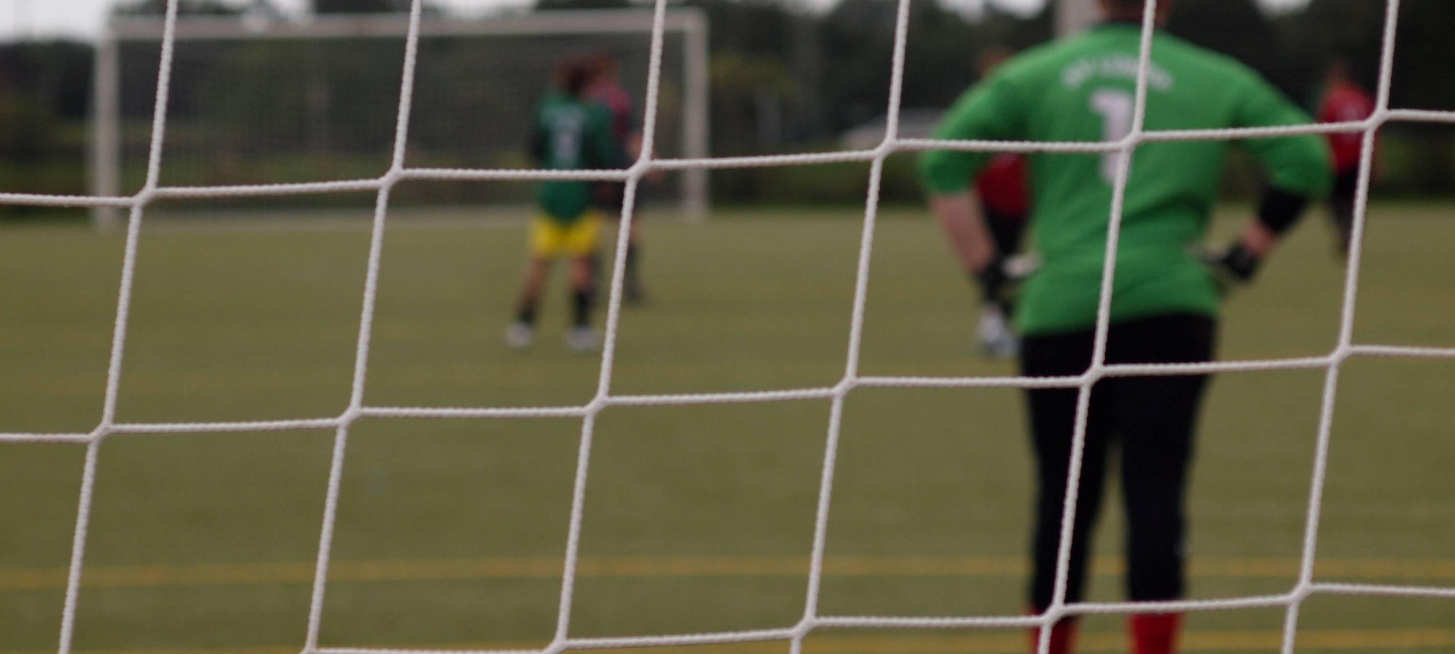 Gewalt im Amateur-Fußball - Immer weniger wollen Schiedsrichter werden