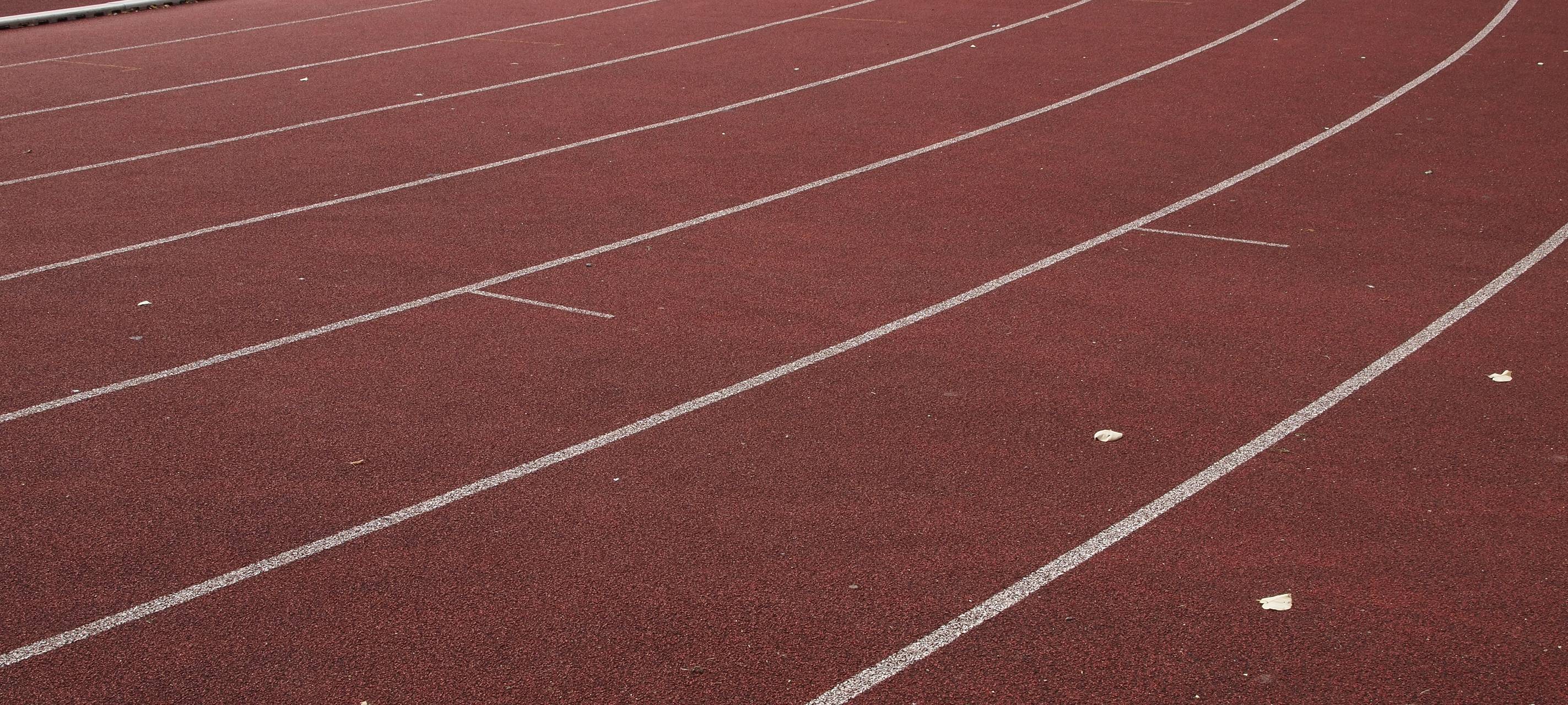 Kunststofflaufbahn kommt erst 2022