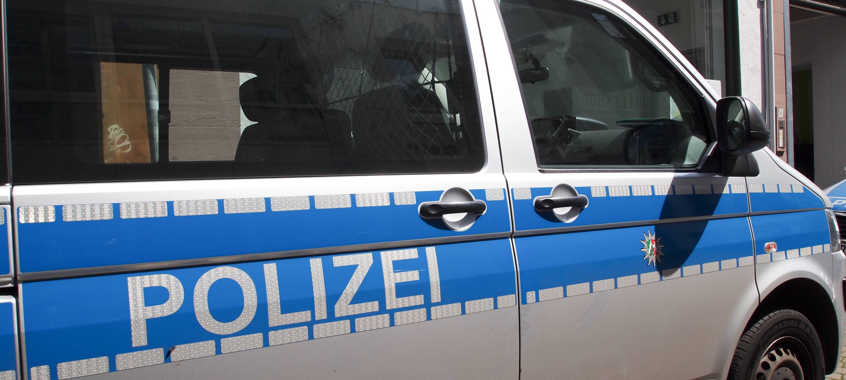 Nach einer tödlichen Messerattacke in Moers sucht die Polizei jetzt Zeugen.