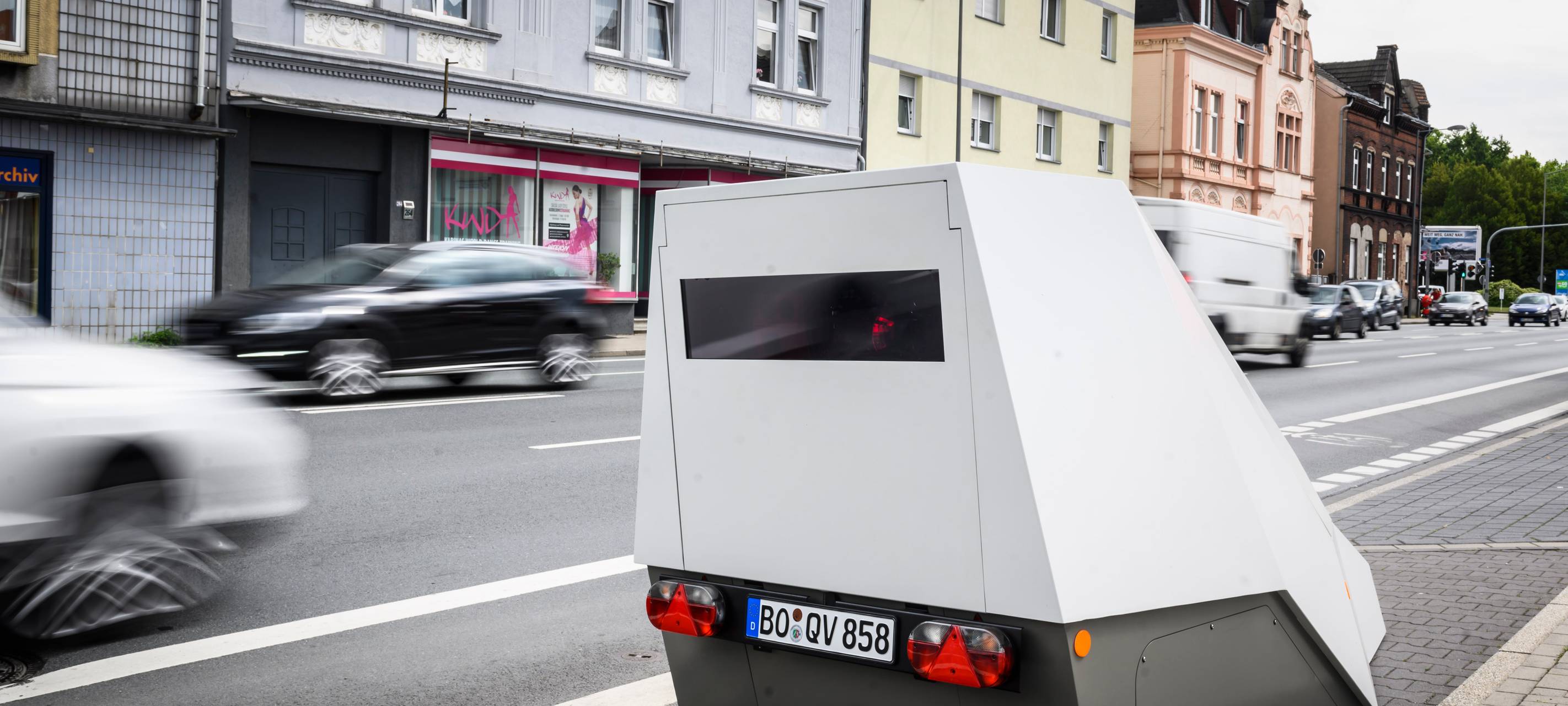 Mobiler Blitzer abgebrannt