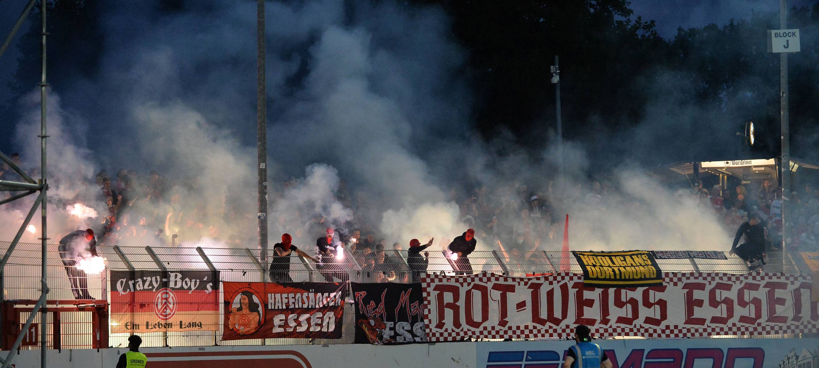 Rentner von Treppe gestoßen