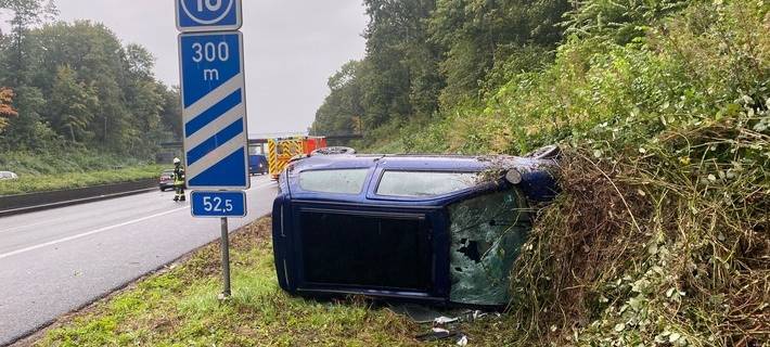 Auto überschlägt sich