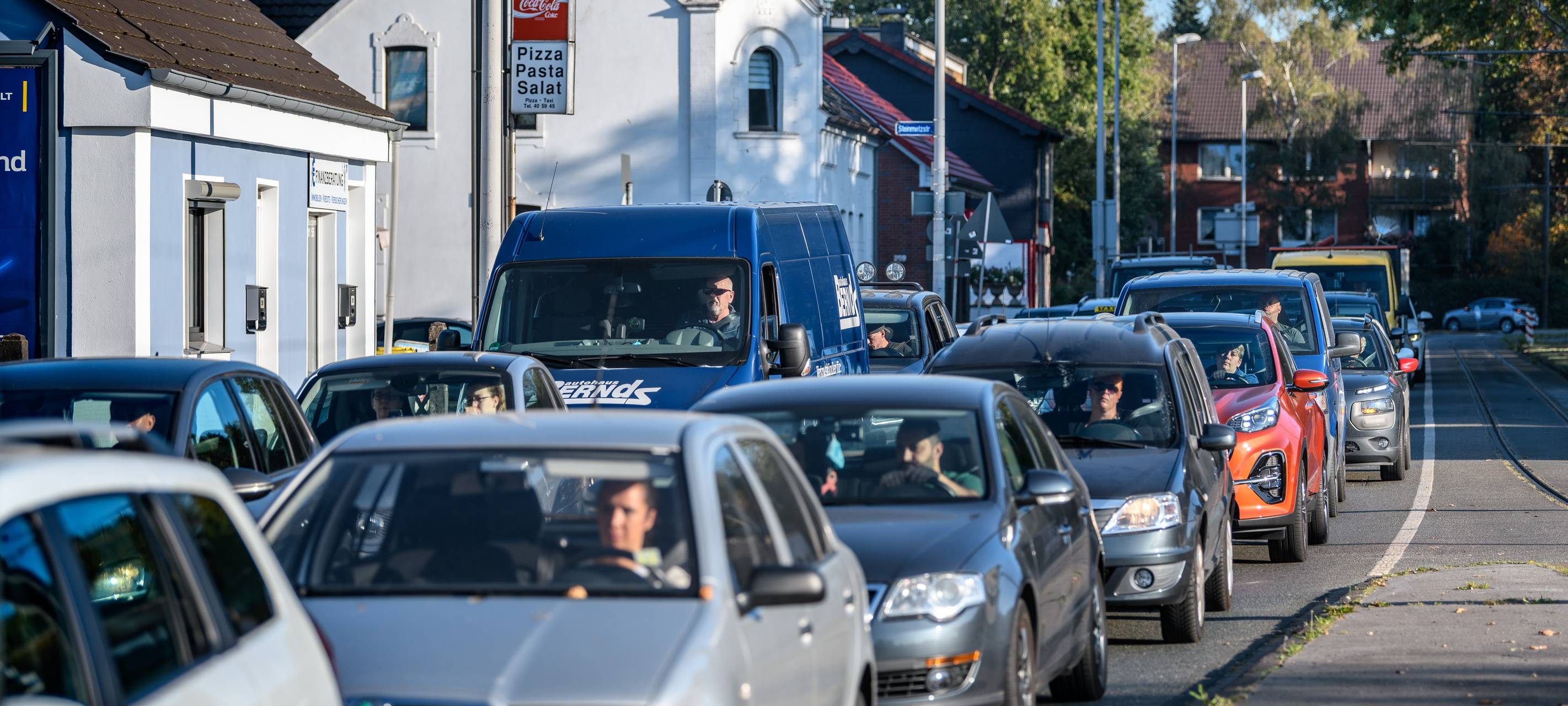 Autobrand sorgt in Styrum für viel Stau