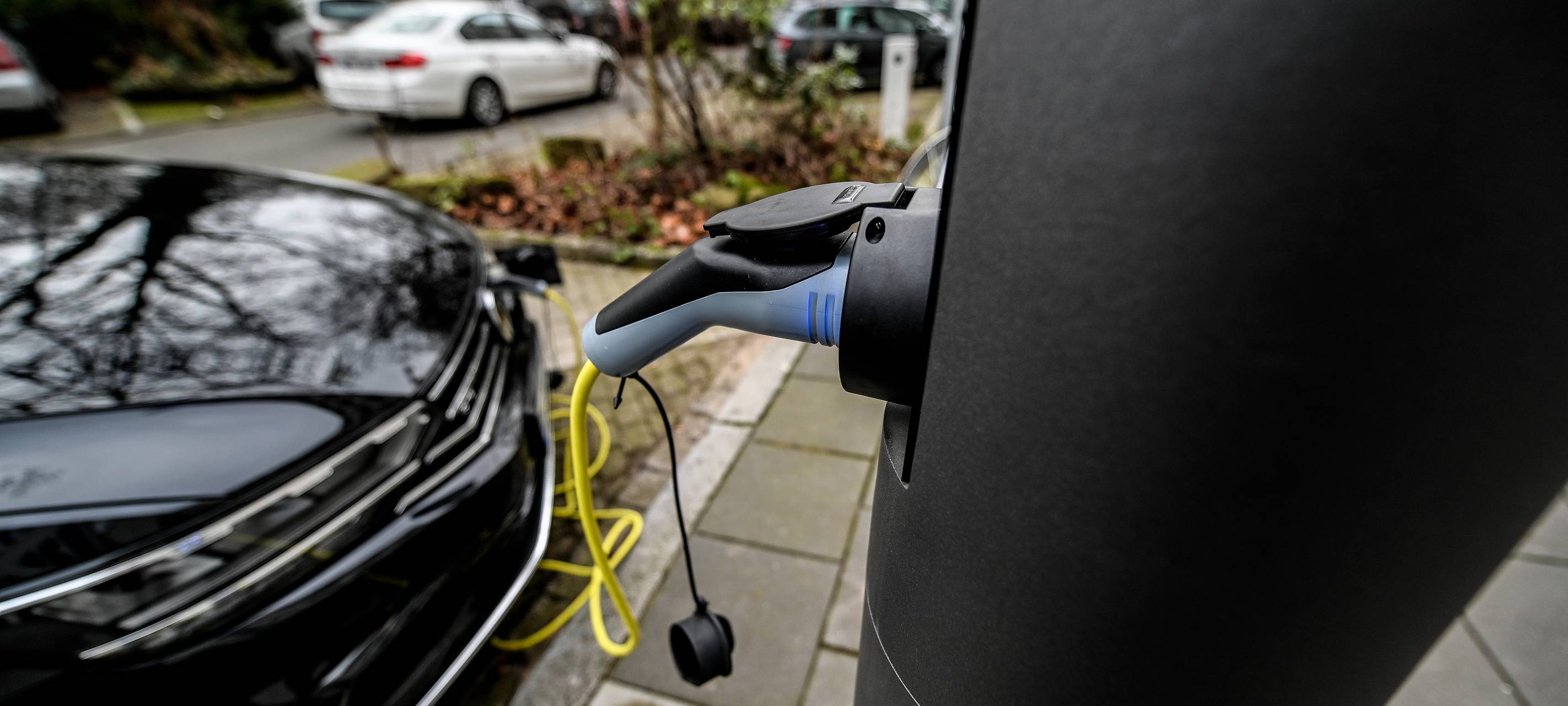 E-Ladefunktion für alle Straßenlaternen zu teuer