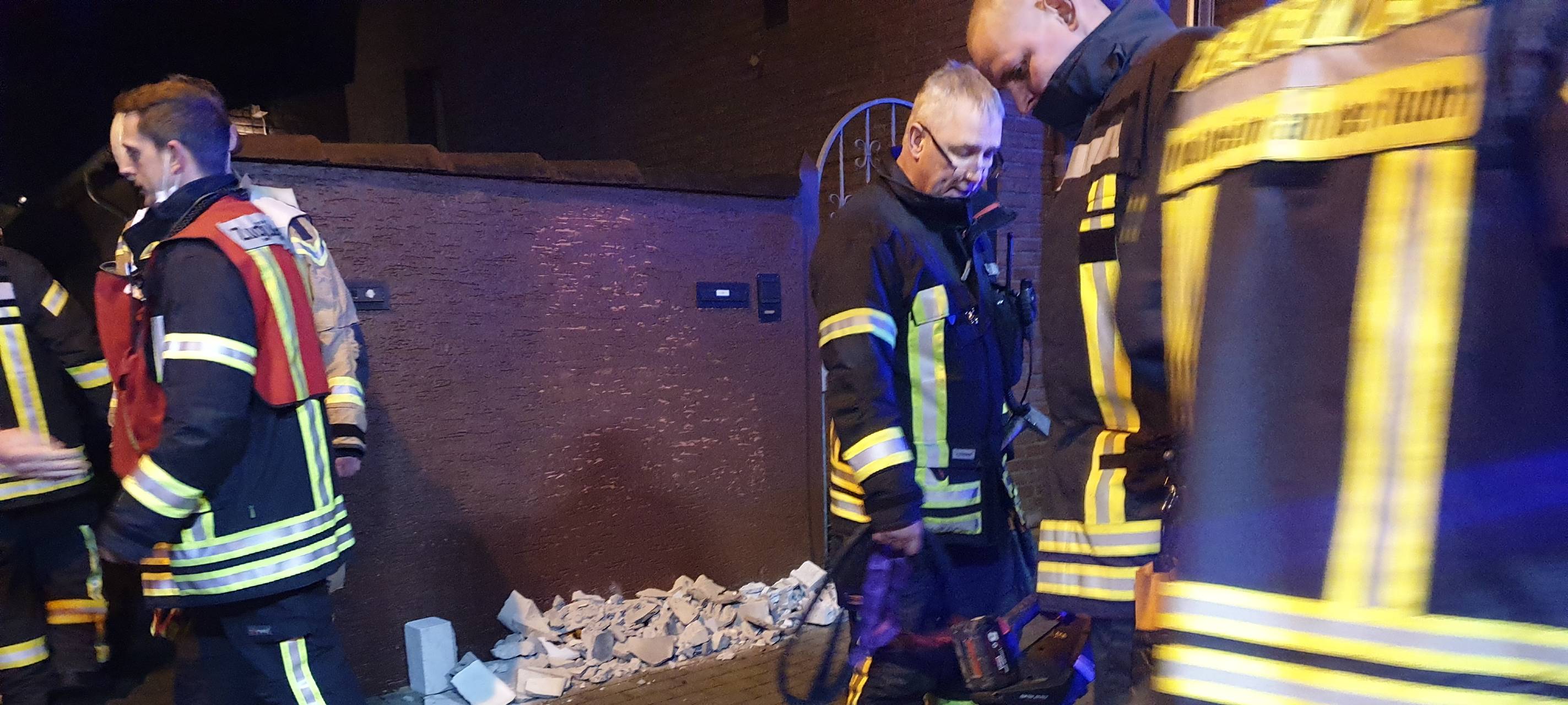 Feuerwehr muss eingeklemmten Mann befreien