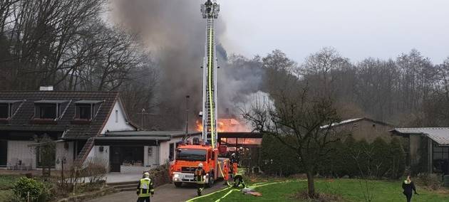 Feuer zerstört Haus am Nachbarsweg