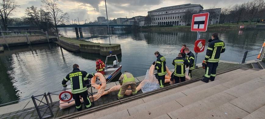 Bach spült Öl vom Dickswall bis in die Ruhr