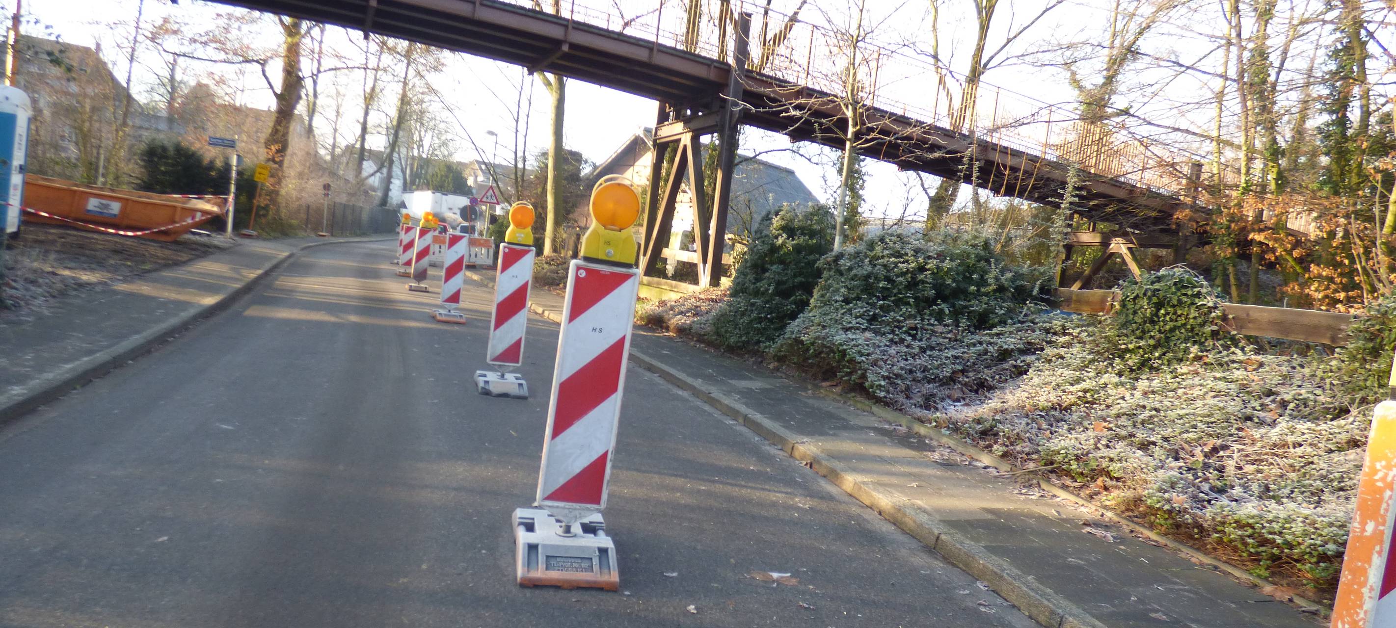 Straße wird für Autokran gesperrt