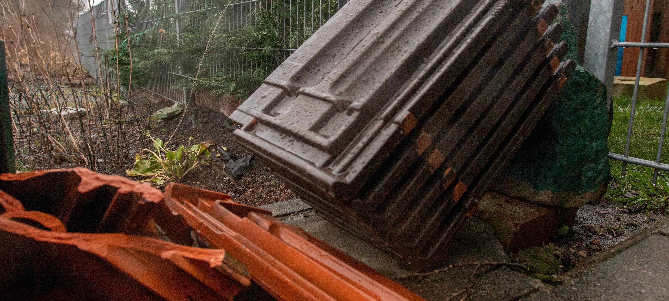 Nach Sturmschäden "Dach-Haie" unterwegs