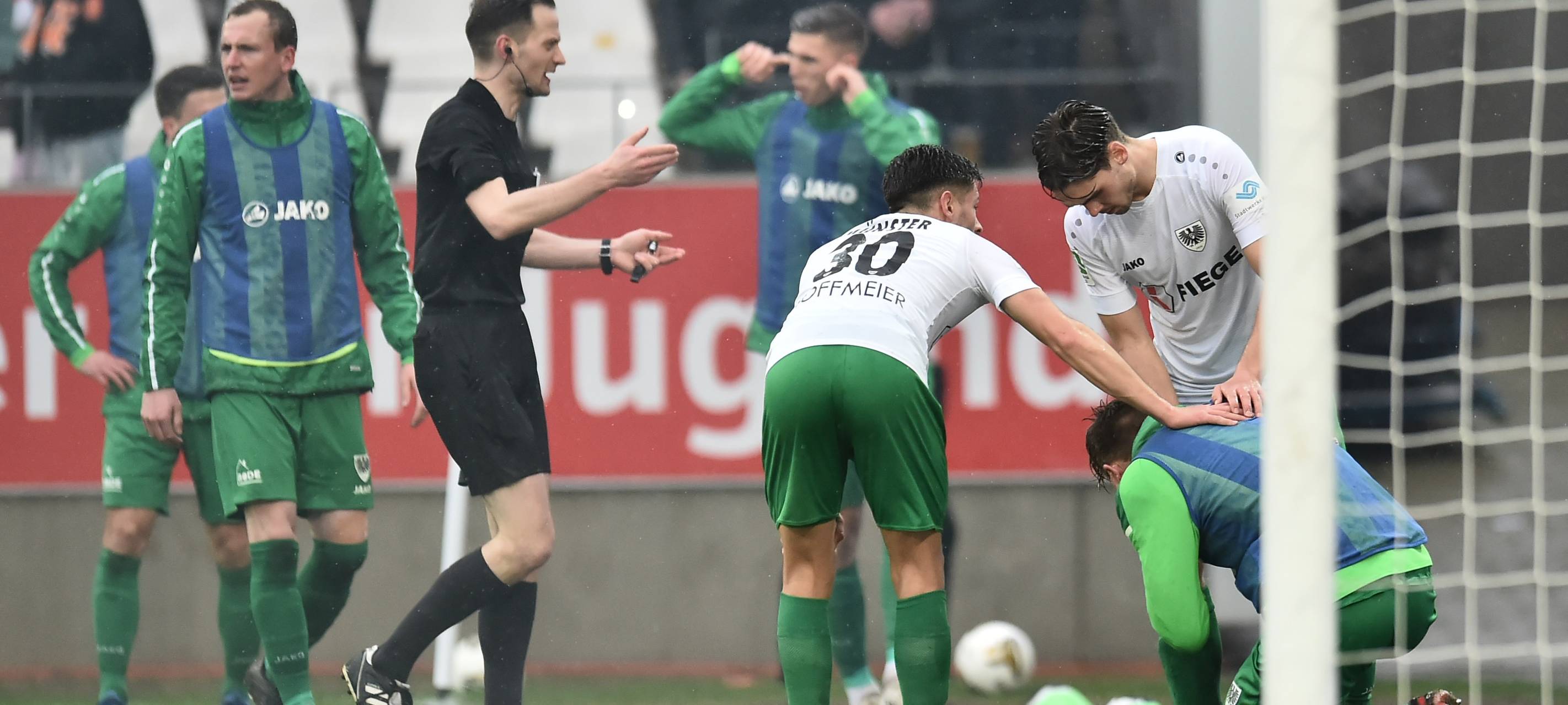 Haftbefehl gegen Mann nach Böllerwurf im Stadion