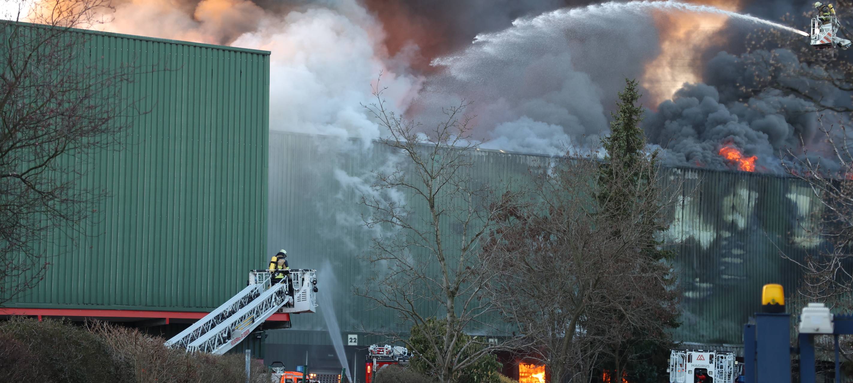 Enormer Schaden nach Möbellager-Brand