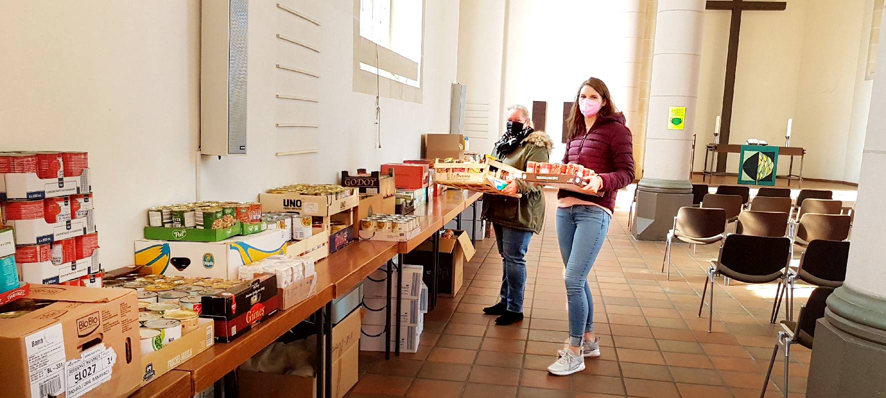 LKW mit Sachspenden vor Abfahrt nach Polen