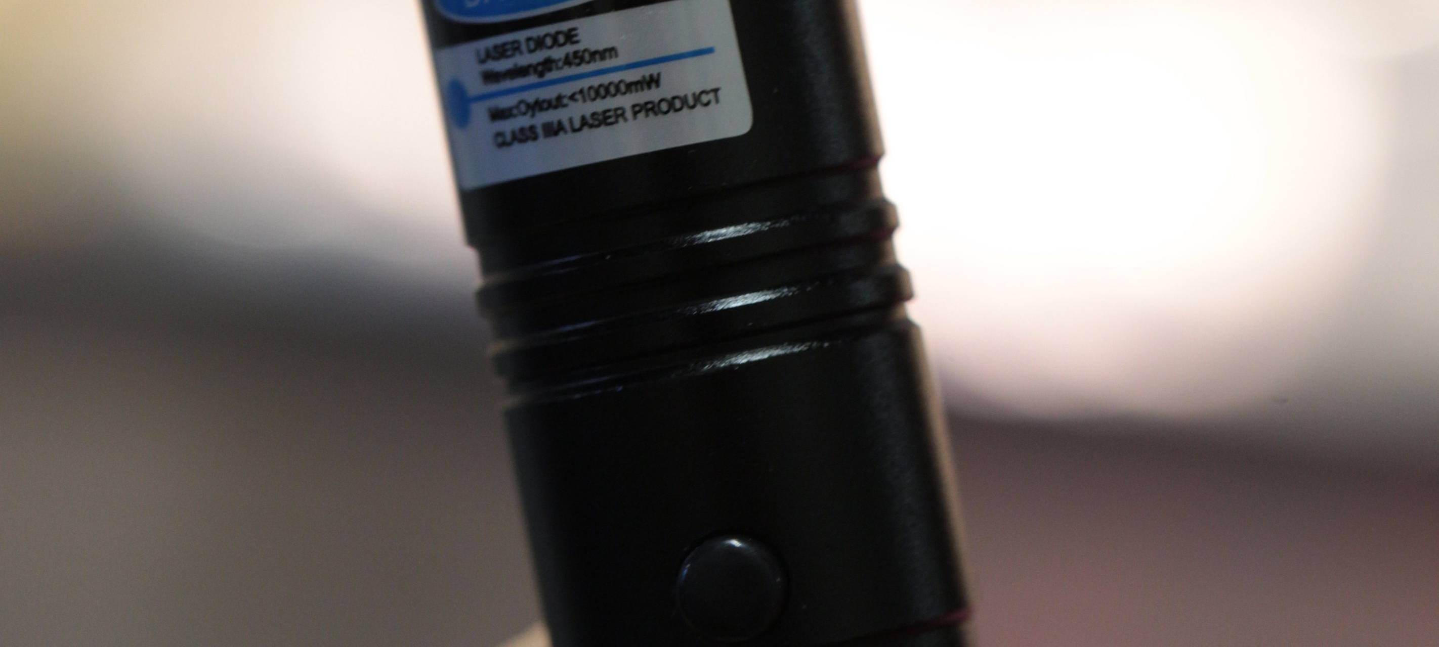 Unbekannte blenden Lokführer