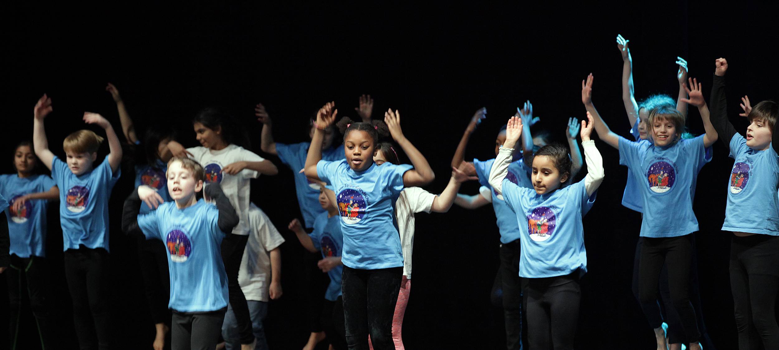 Bühnenprogramm von Kindern für Kinder