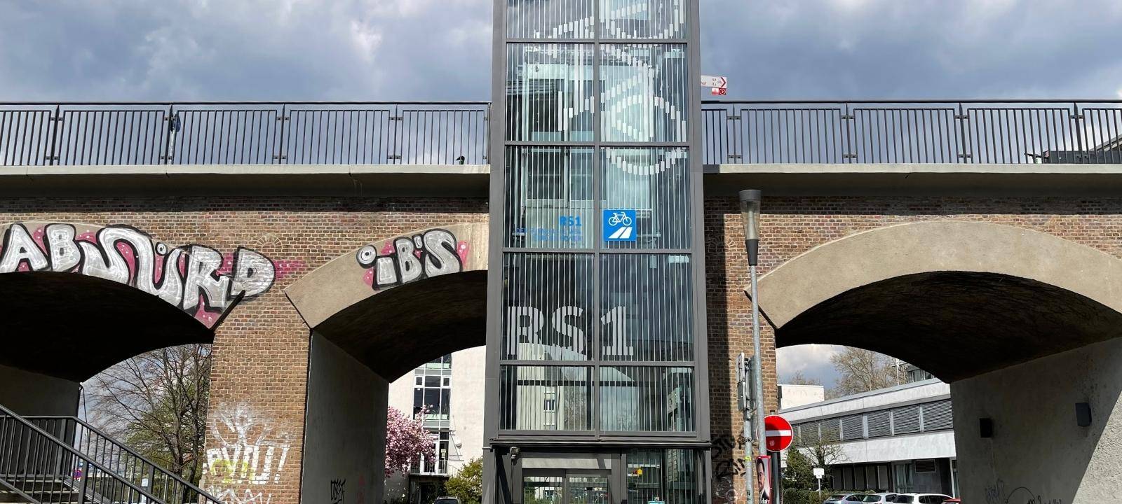 Vandalen setzen Aufzug am RS1 außer Gefecht