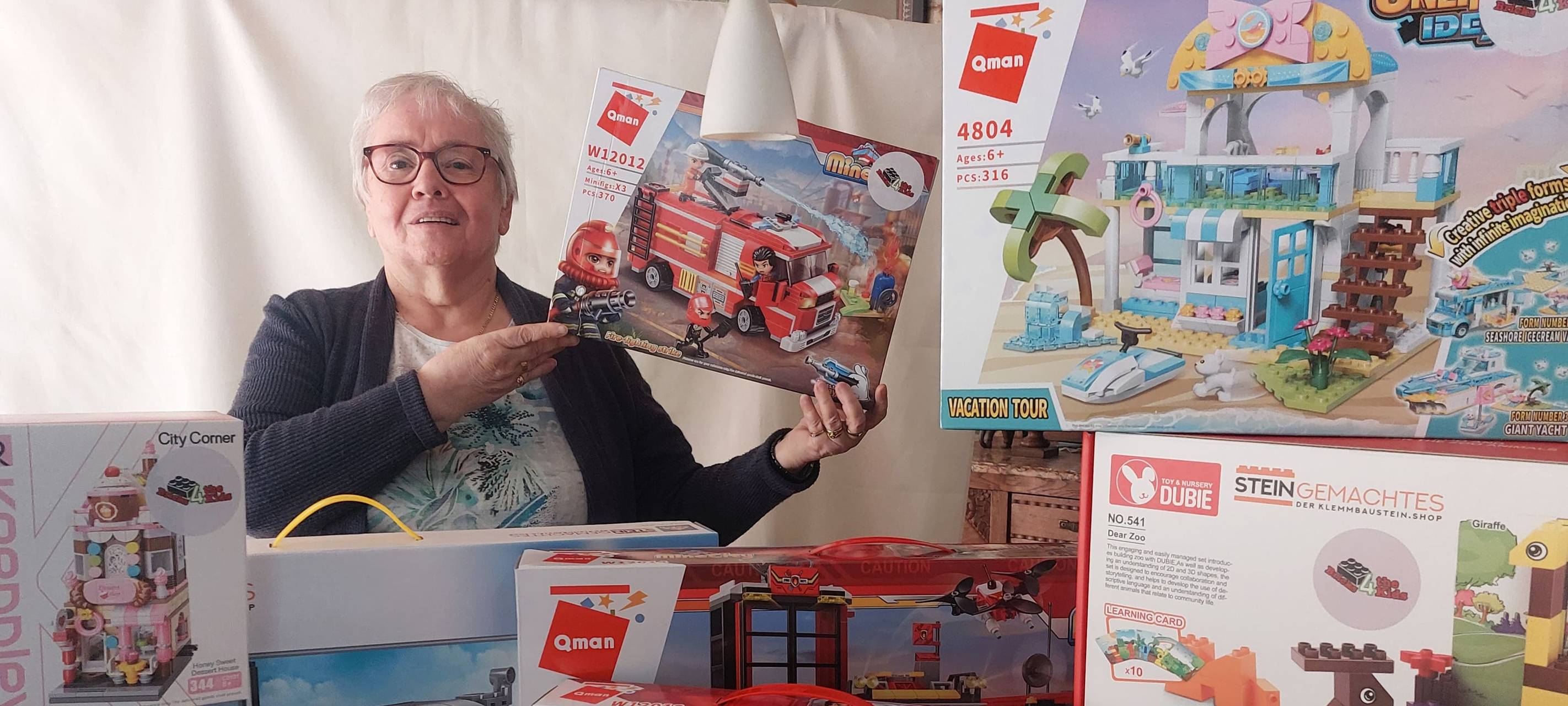 Mülheimer Verband verteilt Geschenke an Flüchtlingskinder