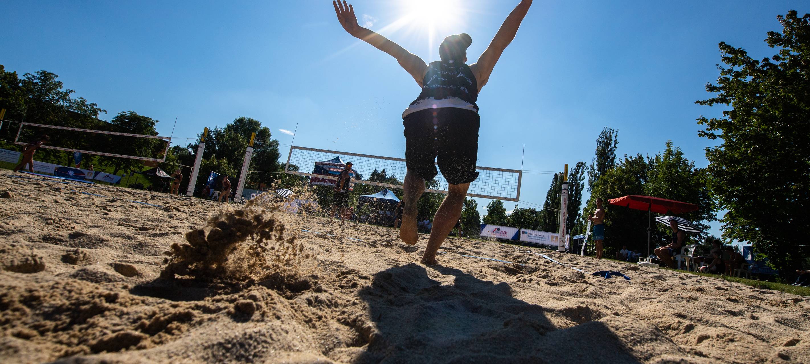 Beachvolleyball-Kurse für Jugendliche und Erwachsene