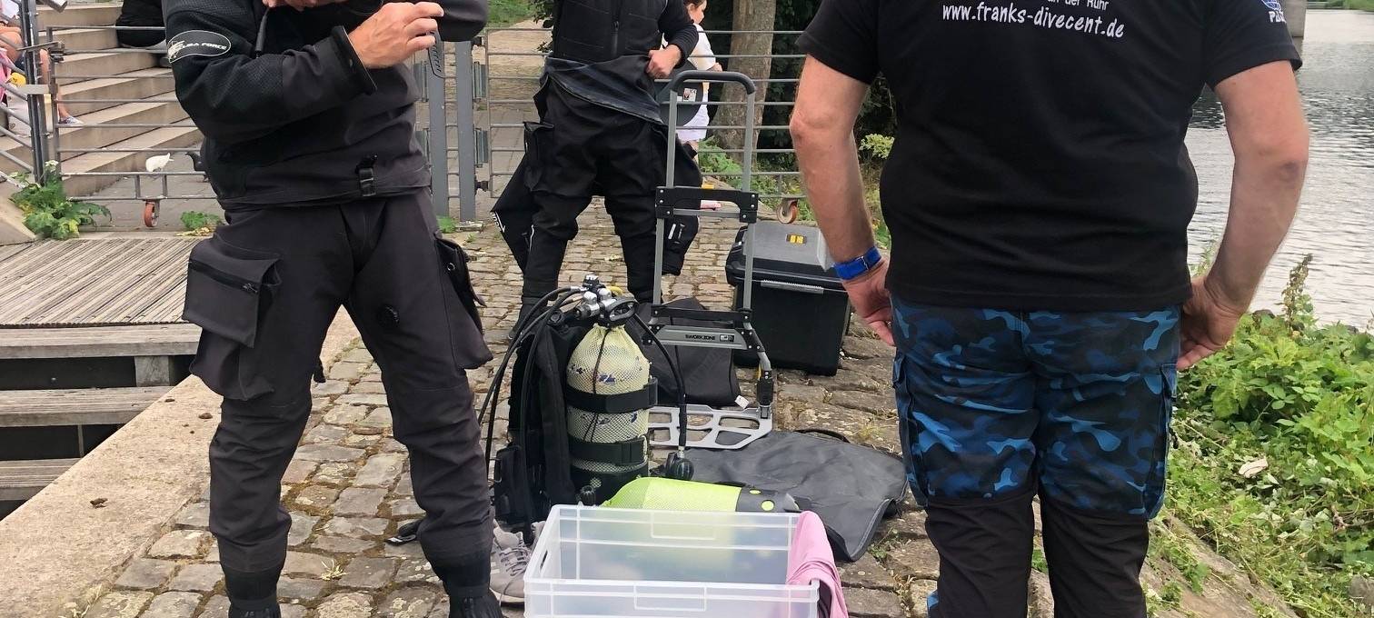 Taucherteams befreien Ruhr von Müll