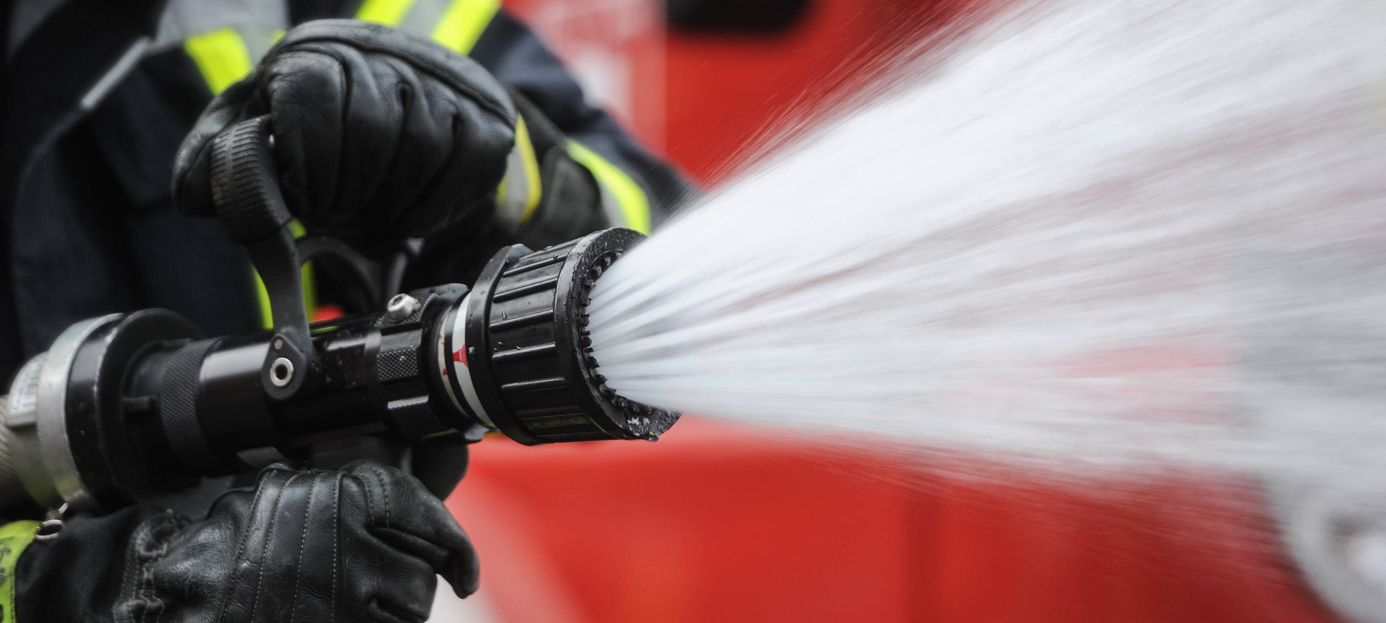 Gartenabfall in Flammen